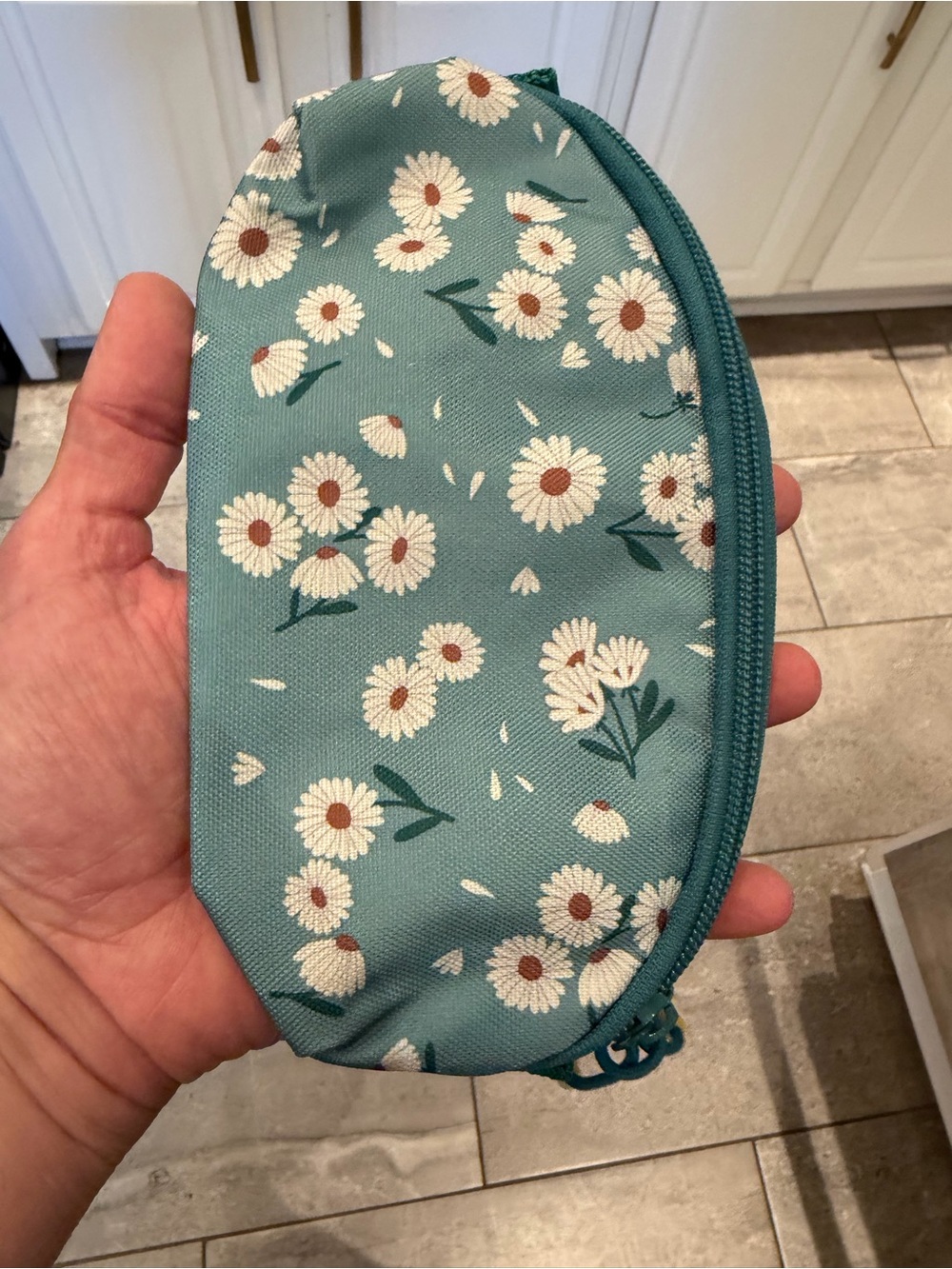 Cat & Jack Daisy Zipper Toiletry Bag